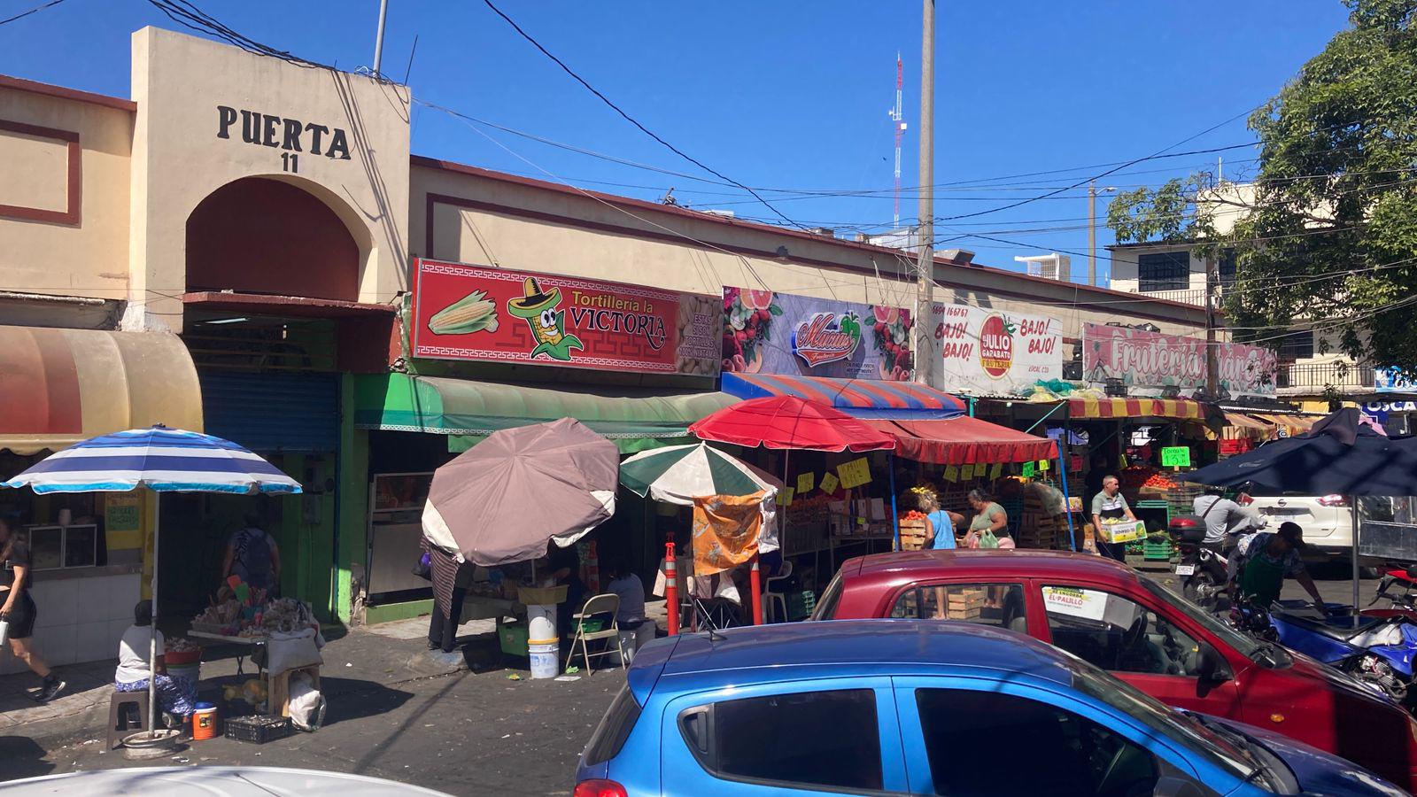 $!Pese a las vacaciones y puentes de mayo, continúan bajas ventas en el Mercado Miguel Hidalgo, en Mazatlán
