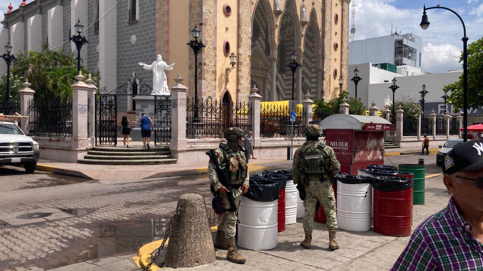 $!Refuerzan la seguridad en Centro de Mazatlán a horas de la ceremonia del Grito de Independencia