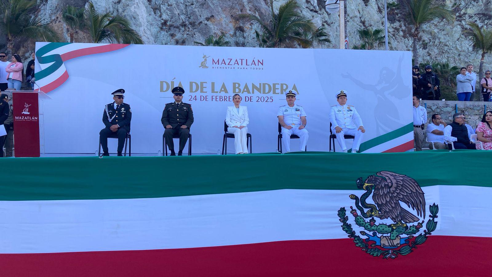 $!Celebran el Día de la Bandera con el recuerdo de la defensa al puerto de Mazatlán
