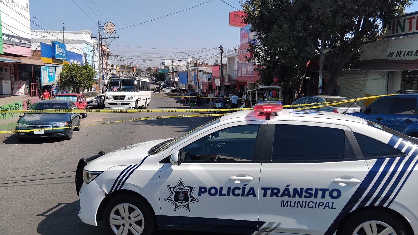 $!Adulto mayor muere arrollado por un camión urbano en Mazatlán