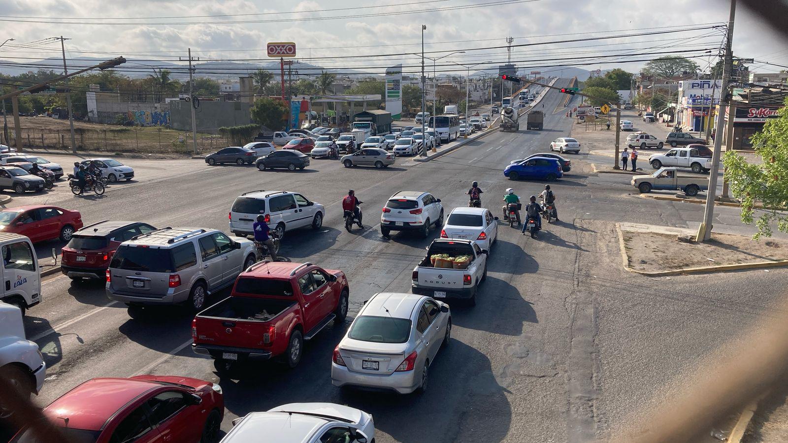 $!Con el regreso a clases, tráfico vehicular se satura sobre el puente del Libramiento Colosio