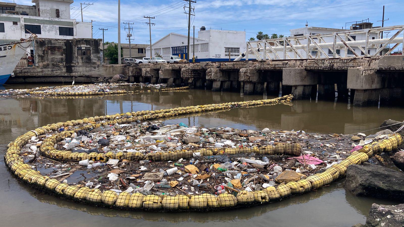 $!Continúa biobarda recolectando basura arrastrada tras las lluvias, en Mazatlán