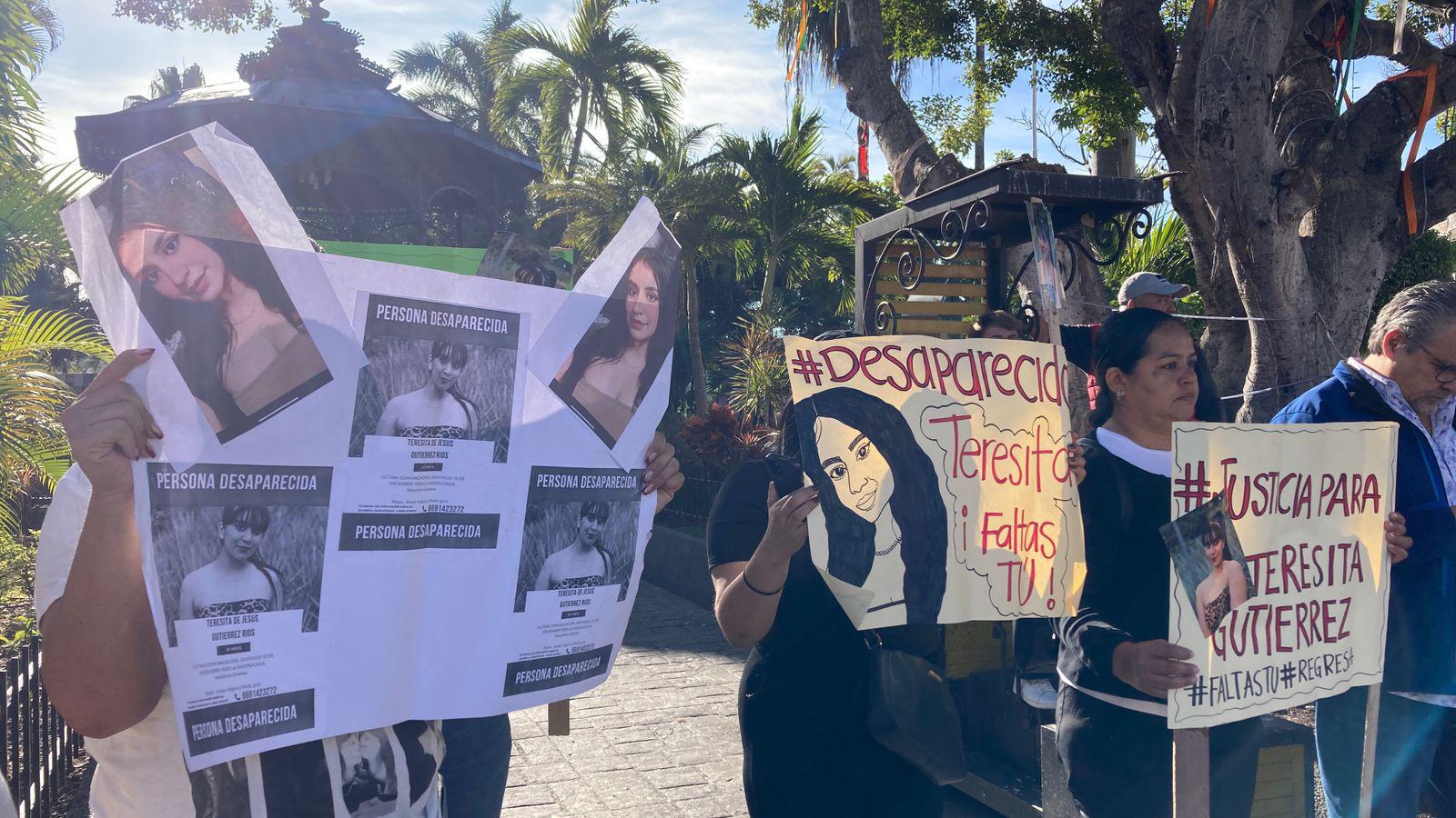 $!Exigen en manifestación en Mazatlán apoyo para encontrar a personas desaparecidas y renuncia del Gobernador Rocha
