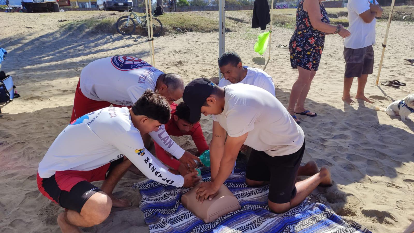 $!Bomberos de EU capacitan a agentes de la Policía Acuática de Mazatlán