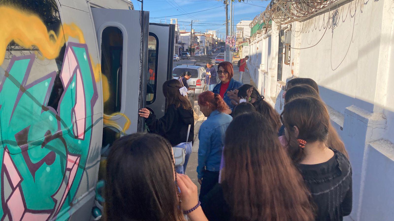$!Lleva Motoclub Mazatlán una mañana de convivencia y diversión a niñas del Orfanatorio