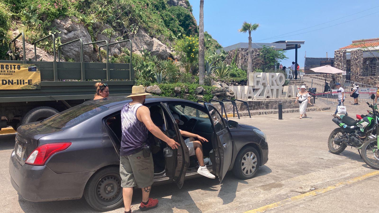 $!Para evitar riesgos, sigue cerrado el acceso al Faro de Mazatlán tras deslave