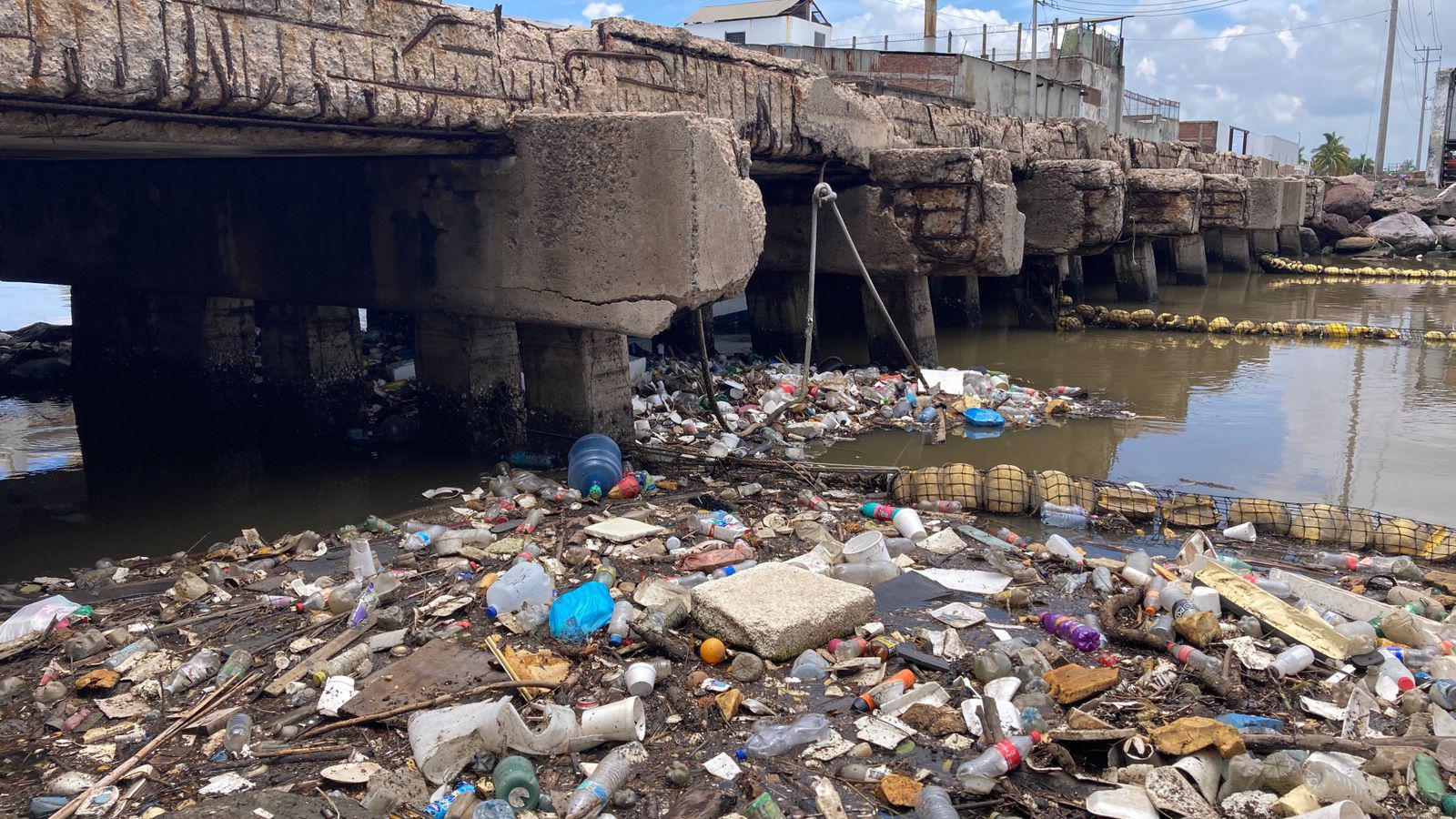 $!Continúa biobarda recolectando basura arrastrada tras las lluvias, en Mazatlán