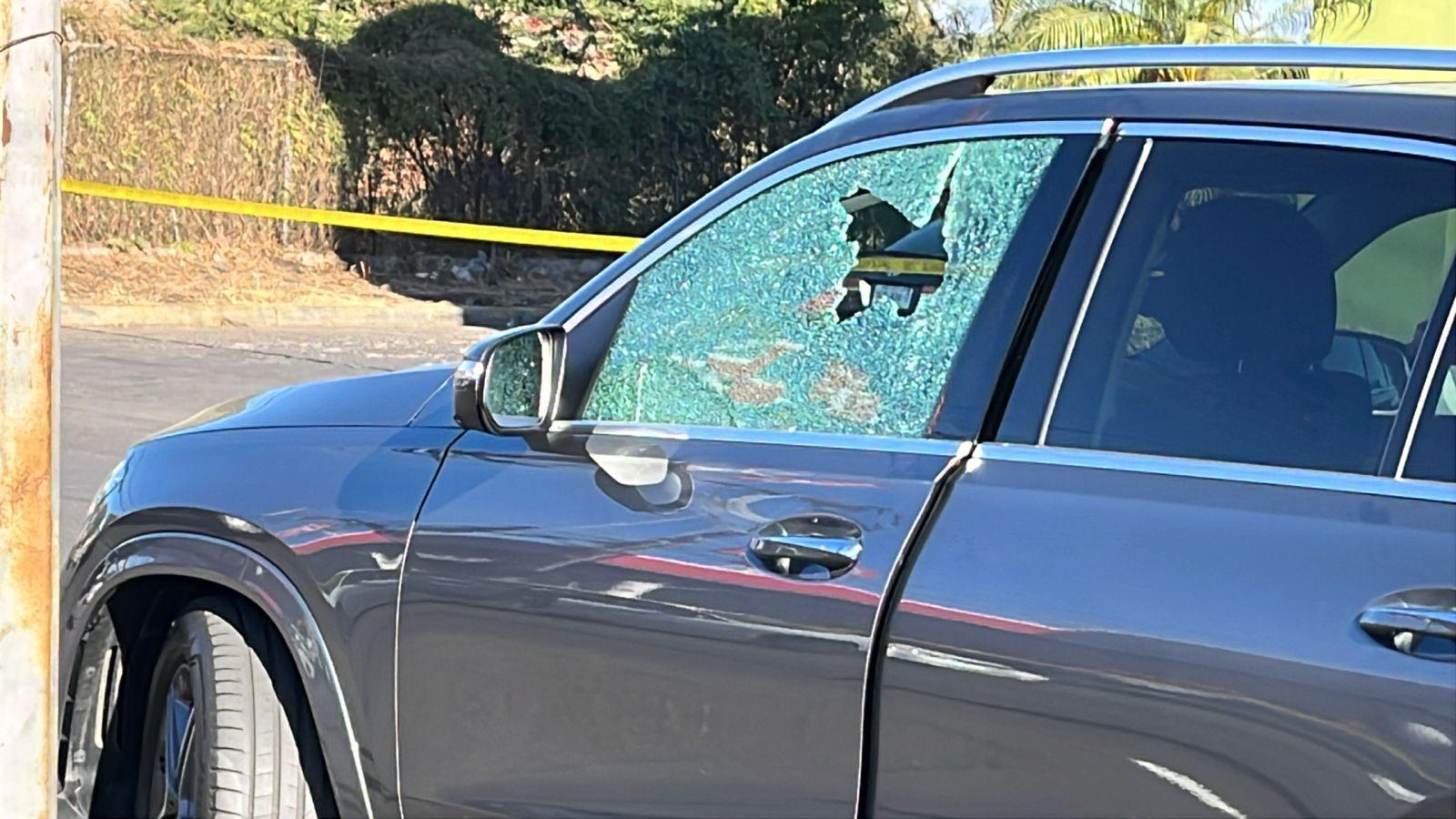 $!En Culiacán, escolta impide robo de auto y termina herido el asaltante