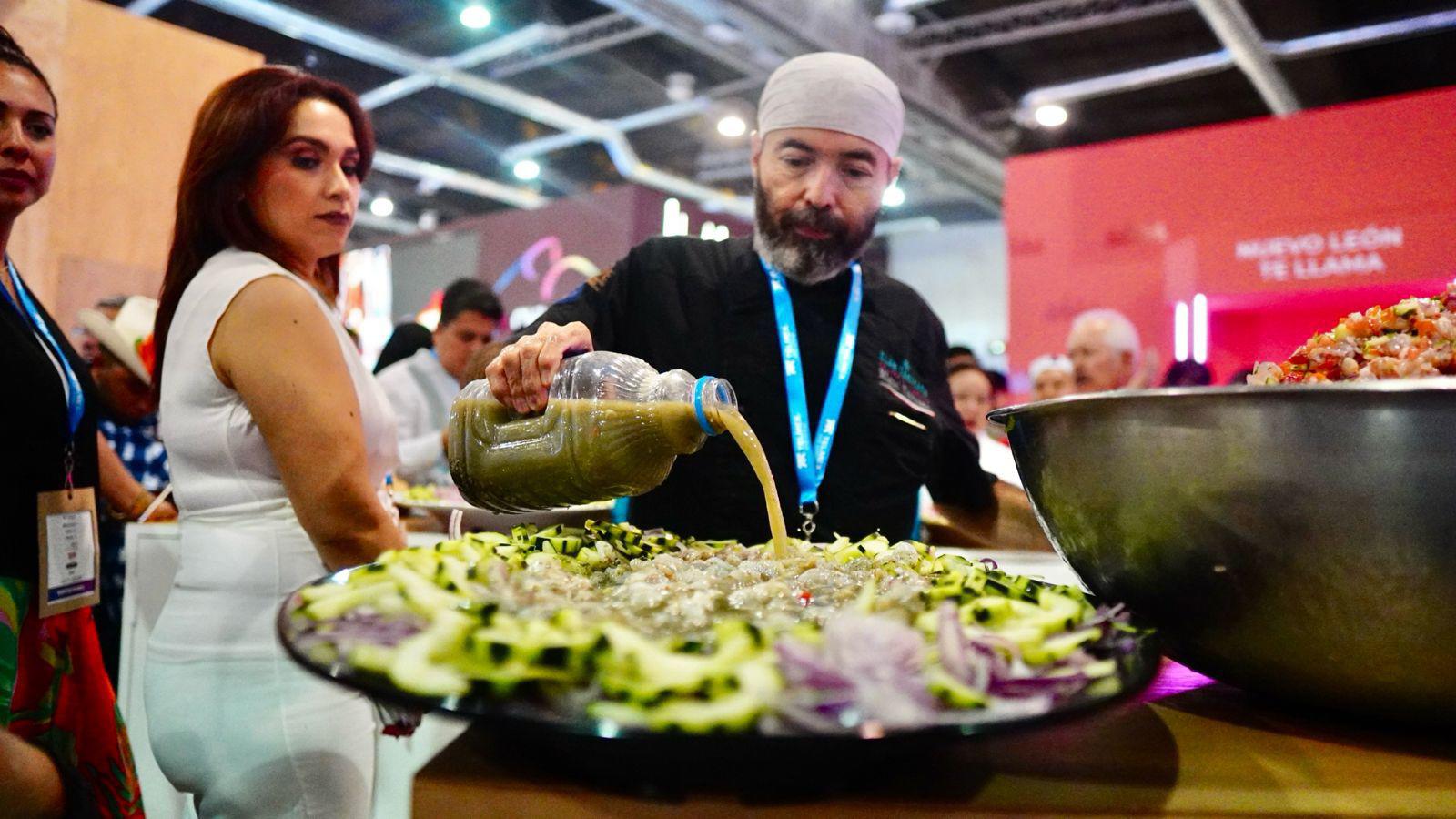 $!Deleita Sinaloa con su gastronomía y atractivos como Carnaval en el Tianguis Turístico en Acapulco