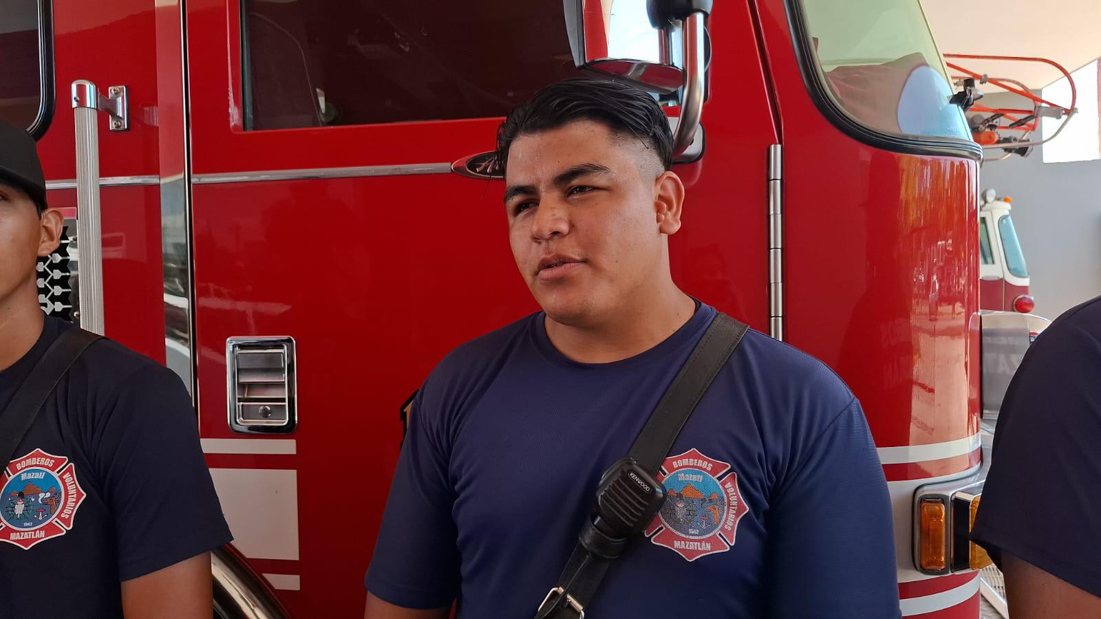 $!Arlette, Juan Antonio, Fernando y Brayan comparten historias de valor y entrega como bomberos de Mazatlán