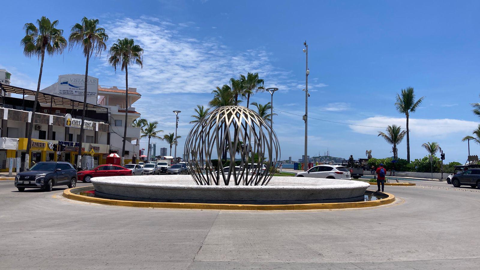 $!Con agua estancada y basura flotando se encuentra actualmente la glorieta ‘La Perla del Pacífico’