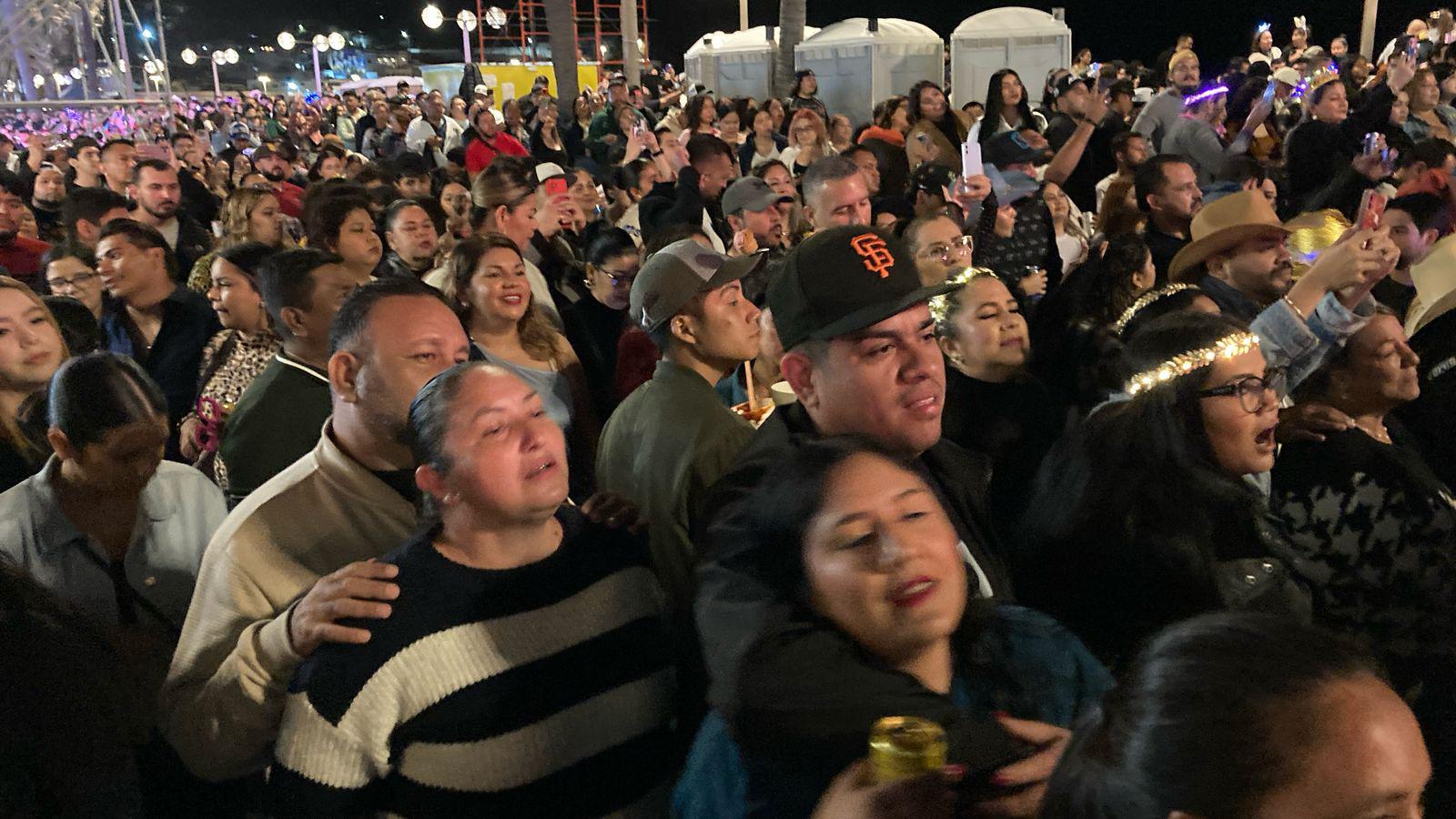 $!Retumba Olas Altas con miles de personas que cantan y bailan con La Adictiva