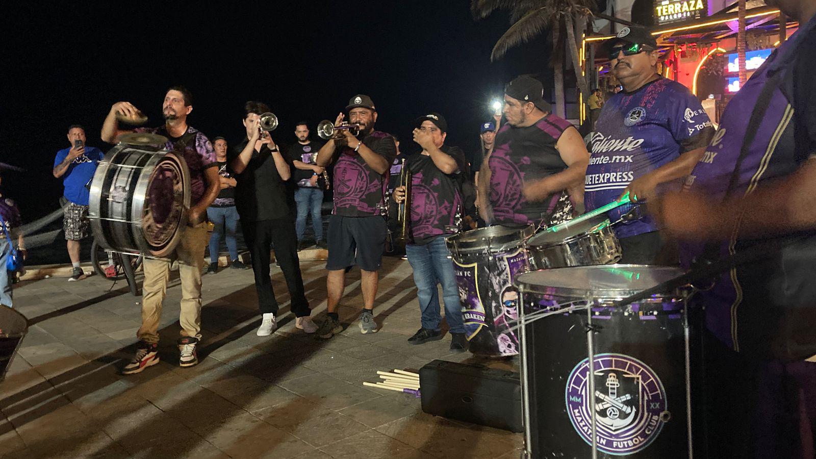 $!Mazatlán FC celebra quinto aniversario con vistoso desfile