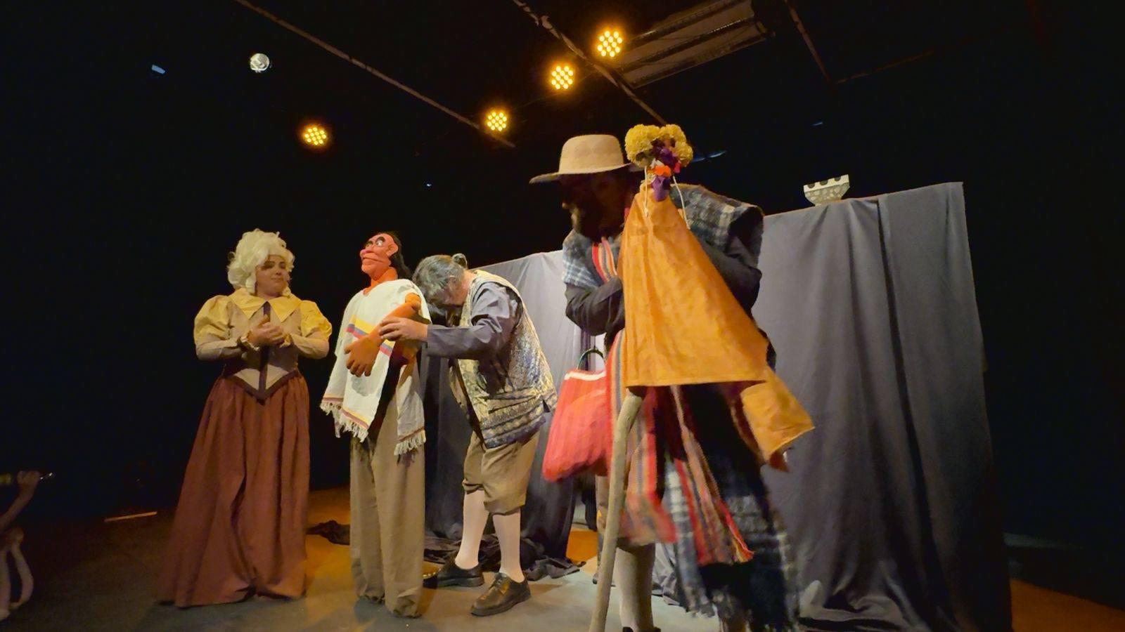 $!Diversos tipos de títeres dieron vida a los personajes en el escenario.