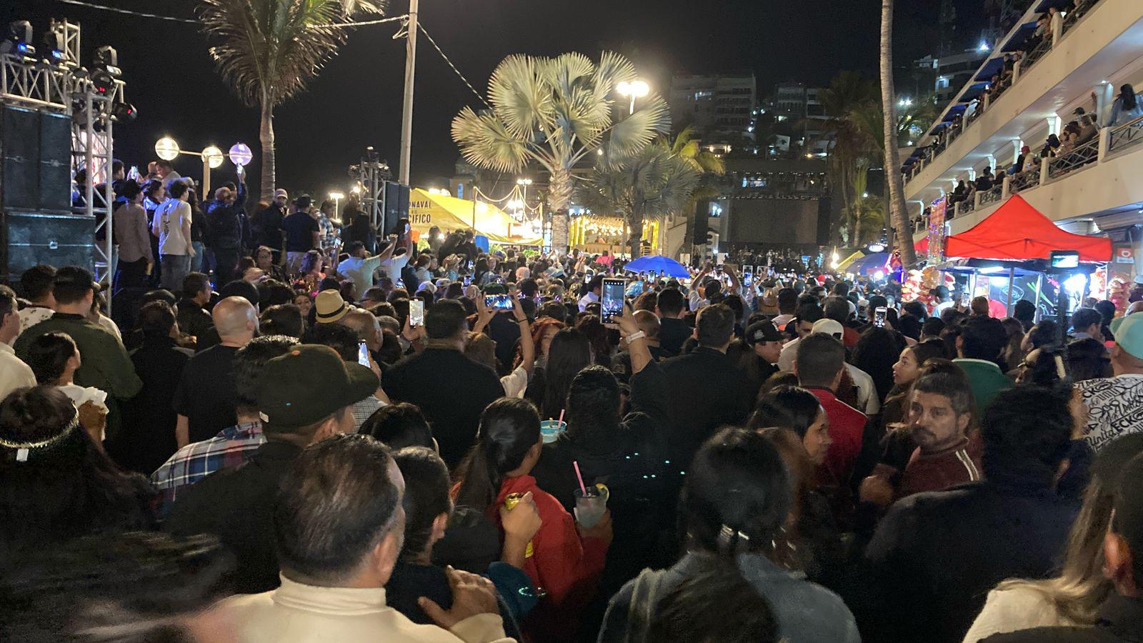 $!Retumba Olas Altas con miles de personas que cantan y bailan con La Adictiva