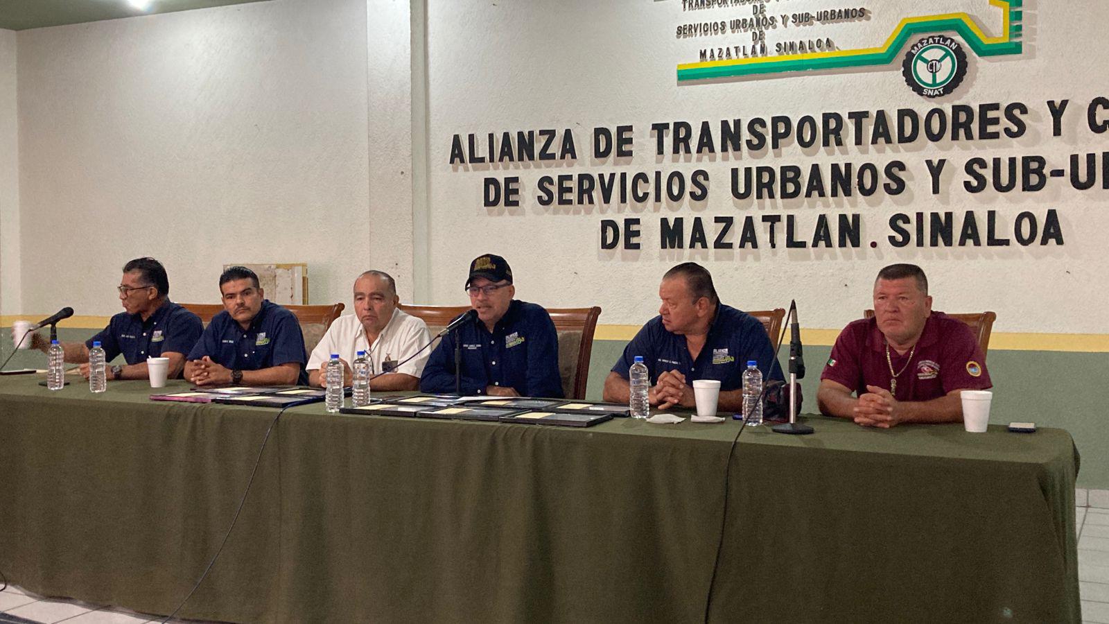 $!Reconoce Alianza de Camiones de Mazatlán a conductores ejemplares
