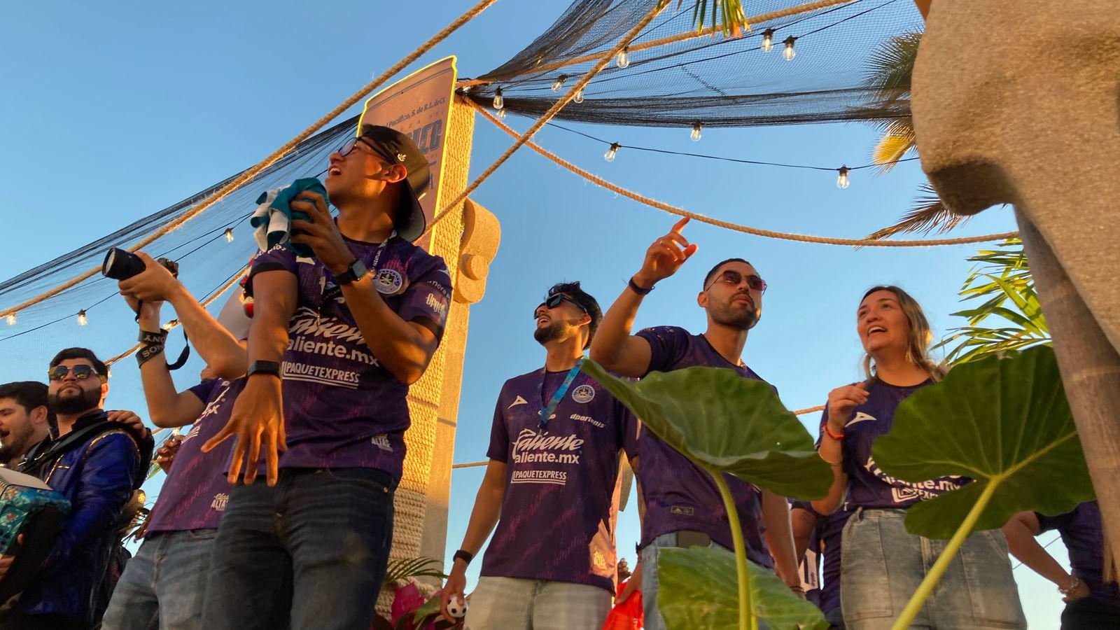 $!Equipos profesionales del puerto son parte del desfile del Carnaval de Mazatlán 2025