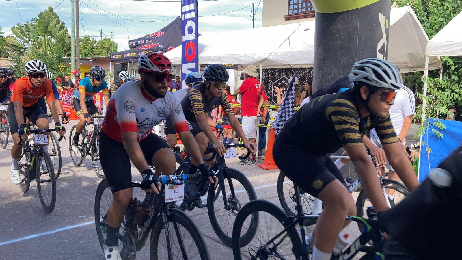 $!Nutrida participación tiene la carrera ciclista ‘Mariscos Doña Chayo’