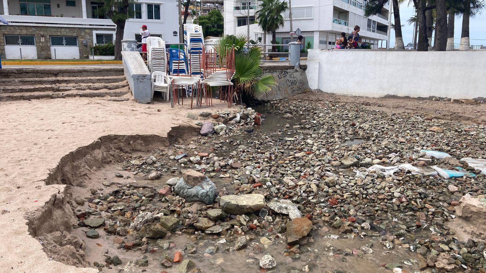 $!Tras lluvias, sitios de playa en Mazatlán registran contaminación