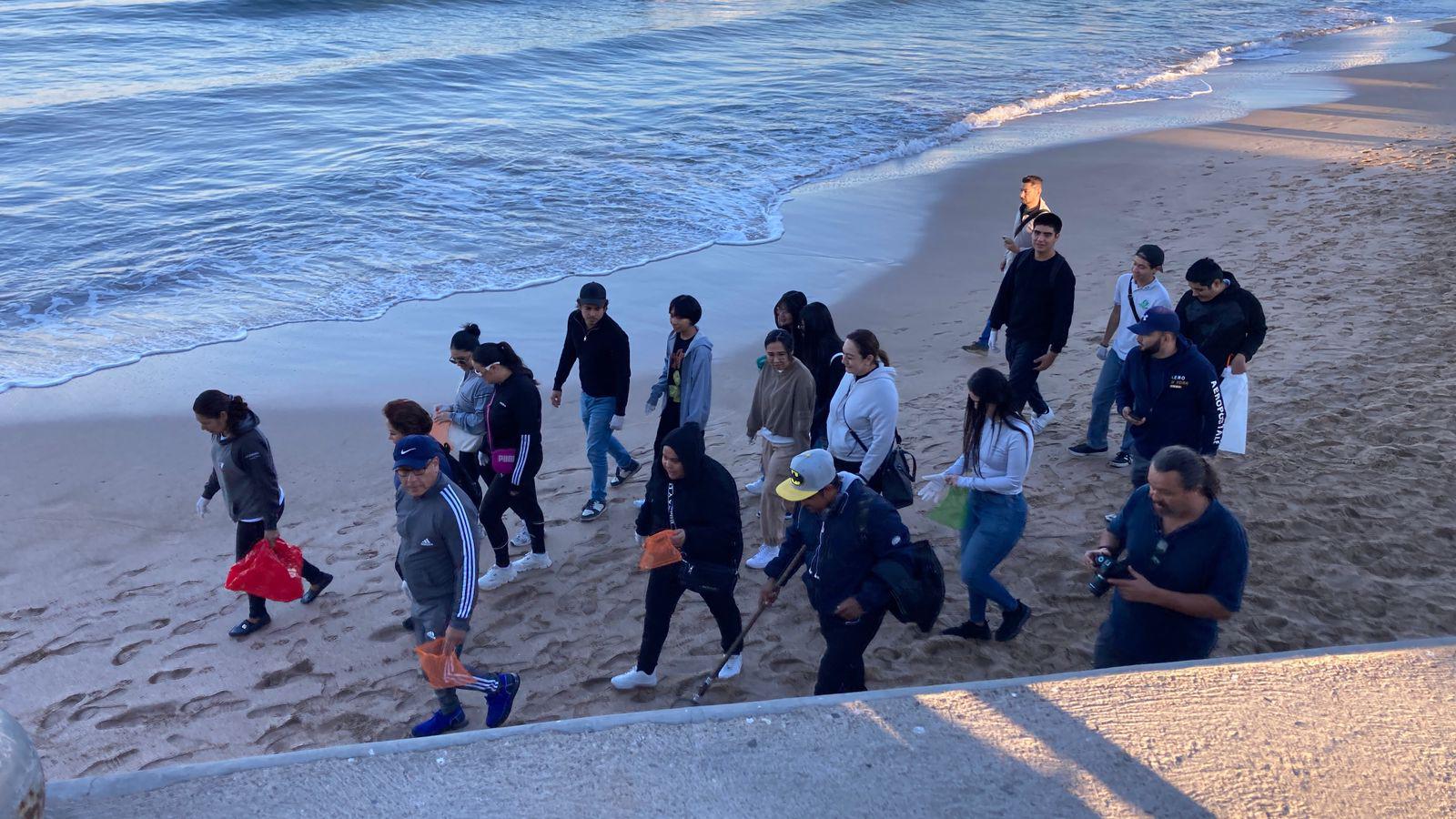 $!Realizan nueva recolecta de microplásticos en jornada de saneamiento en Playa Norte