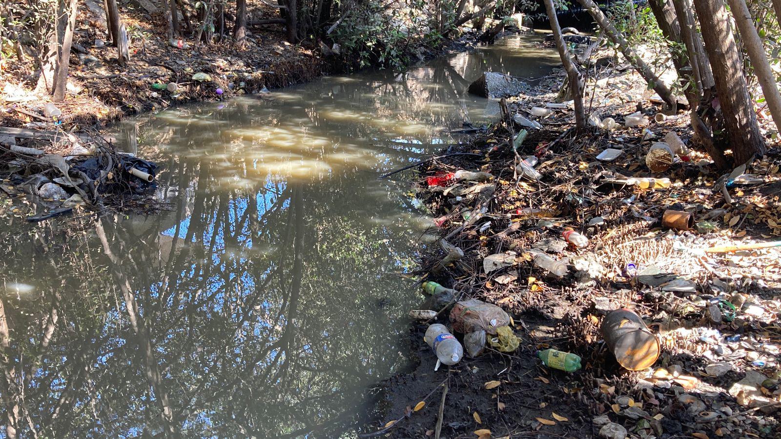 $!Basura y desechos en canal preocupan a vecinos de Tierra y Libertad, en Mazatlán