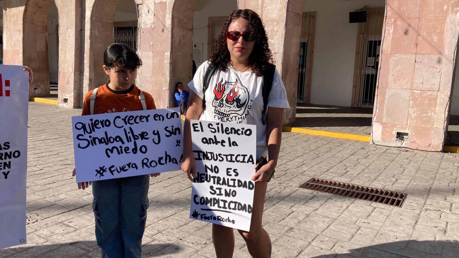 $!Exigen en manifestación en Mazatlán apoyo para encontrar a personas desaparecidas y renuncia del Gobernador Rocha