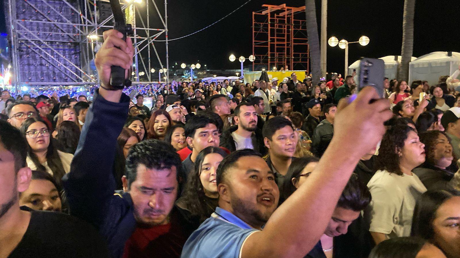$!Retumba Olas Altas con miles de personas que cantan y bailan con La Adictiva