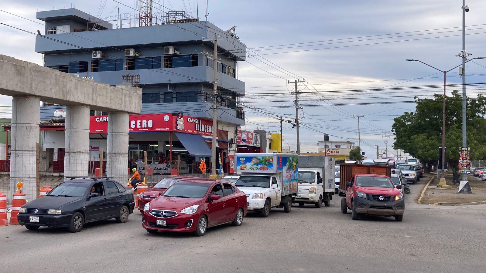 $!Regreso a clases genera caos vial en Mazatlán