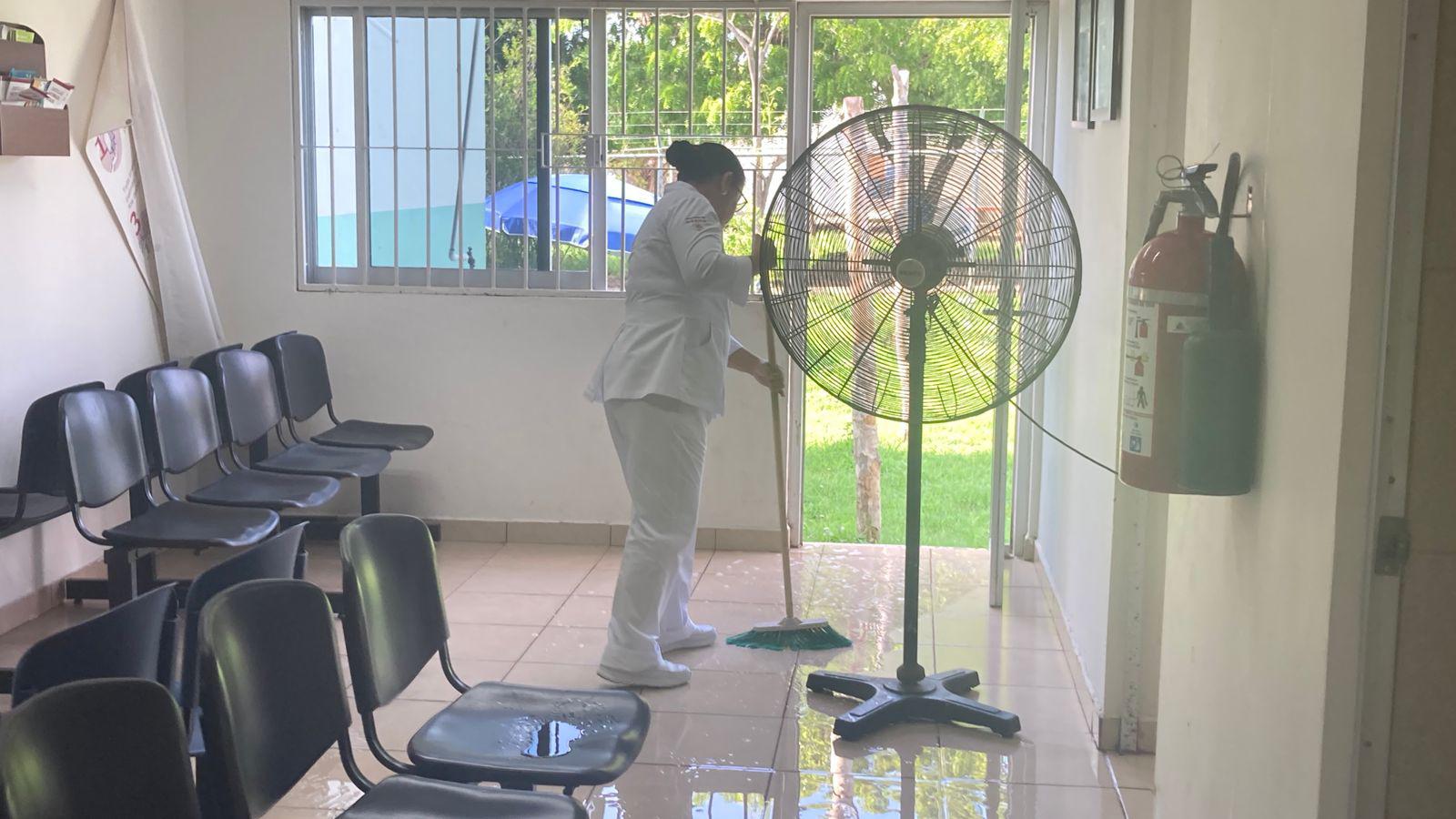 $!Buscan ‘patrocinadores’ para resolver goteras en centro de salud en la Jaripillo, en Mazatlán