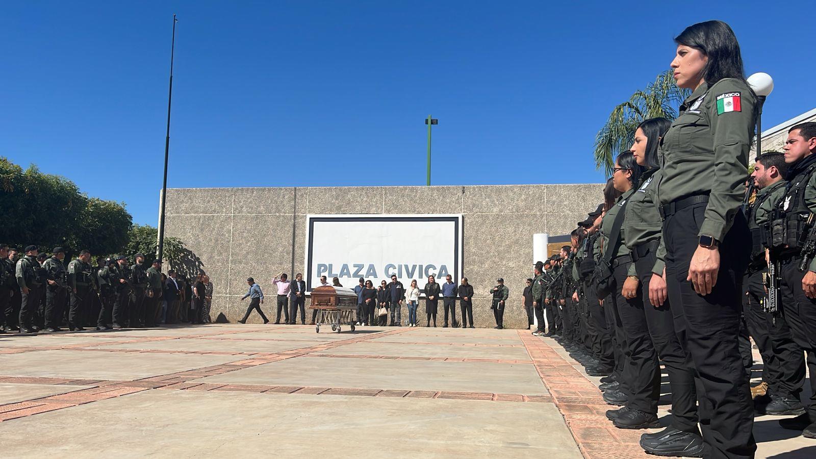 $!Rinden homenaje a Juan Manuel, el agente de la Fiscalía asesinado el viernes, en Culiacán