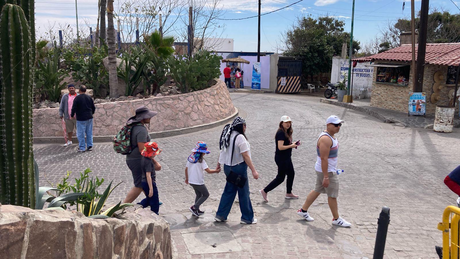 $!Faro de Mazatlán registra baja afluencia de turistas este domingo