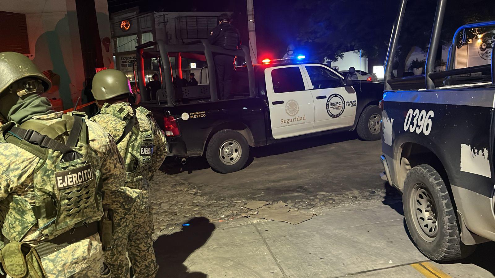 $!Ataque armado en Las Quintas deja un policía herido y una mujer muerta por bala perdida en Culiacán