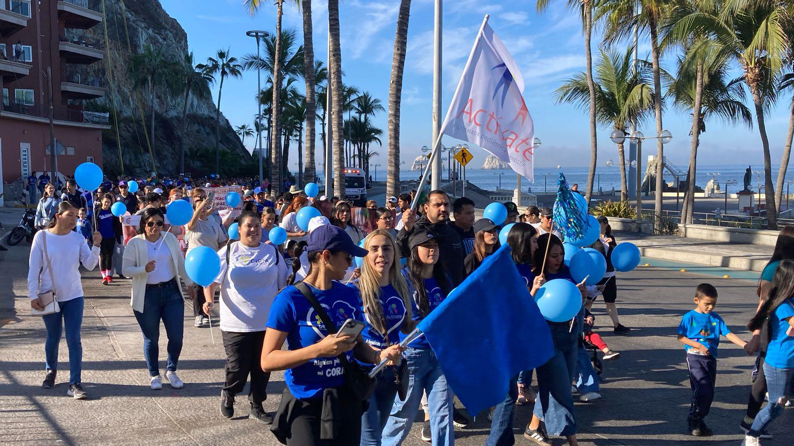 $!Participan más de 500 personas en la Caminata ‘Paso a Paso por el Autismo’ en Mazatlán