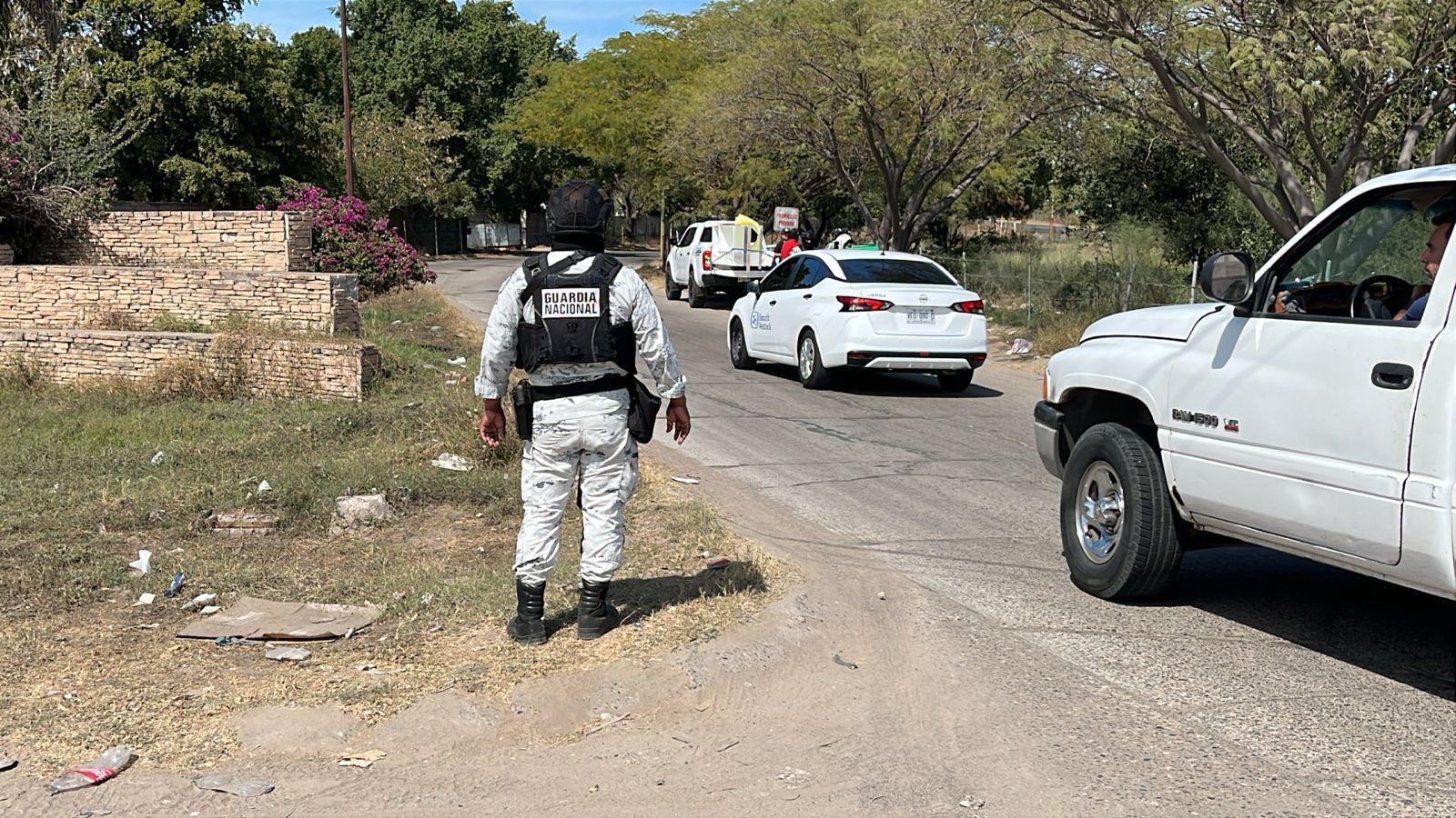 $!Detienen a un hombre y aseguran una camioneta baleada en Culiacán