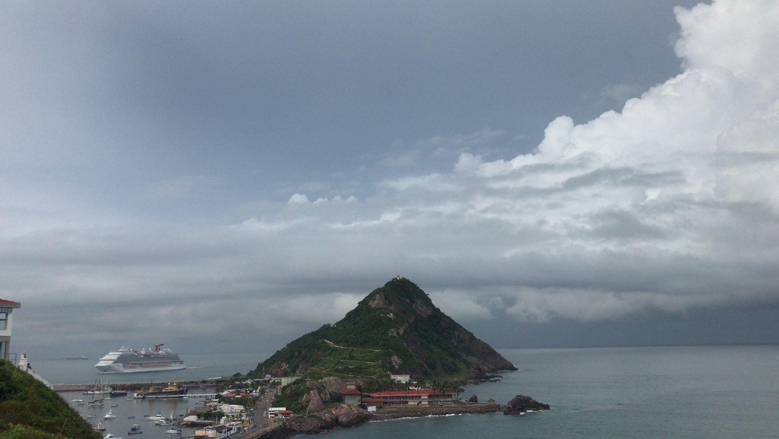 $!Tras la parálisis que ocasionó la pandemia del Covid, regresa el primer crucero a Mazatlán: el Carnival Panorama