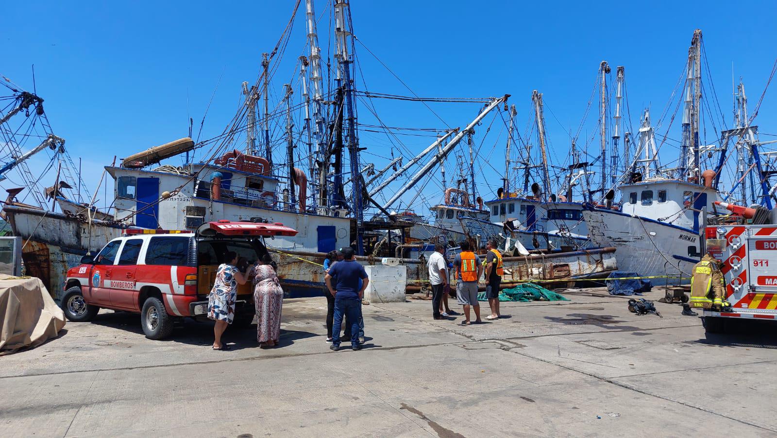 $!Soldador muere en Mazatlán tras explotar tanque en barco camaronero
