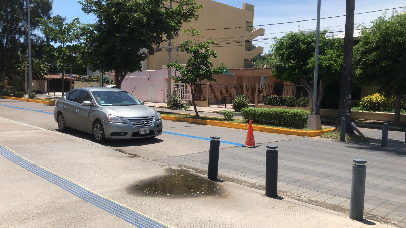 $!Mazatlán restaura la ‘línea azul’ y señalizaciones peatonales para los turistas de crucero que arribarán este miercoles