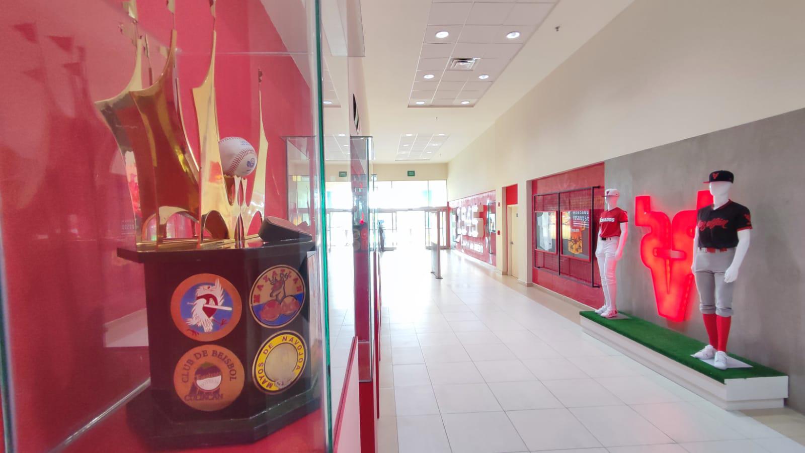 $!Venados de Mazatlán inaugura su Paseo de la Fama en Plaza Acaya