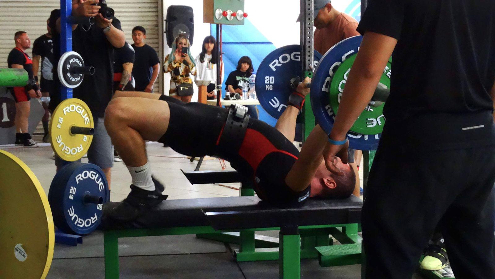 $!Impone powerlifter mazatleco cuatro récords nacionales