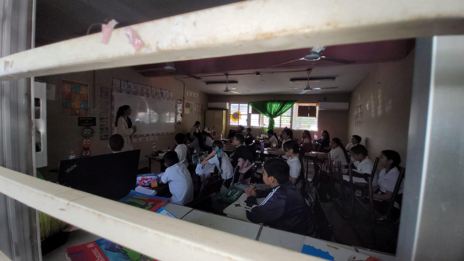 $!Madres de familia denuncian corte de luz en escuela primaria, al sur de Culiacán