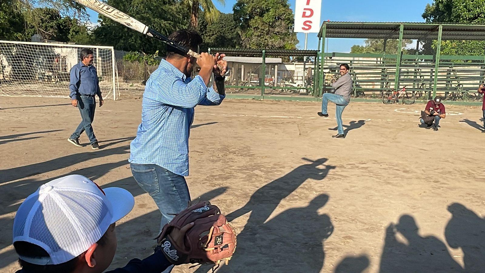 $!Entregan rehabilitación de campo de beisbol en El Melón