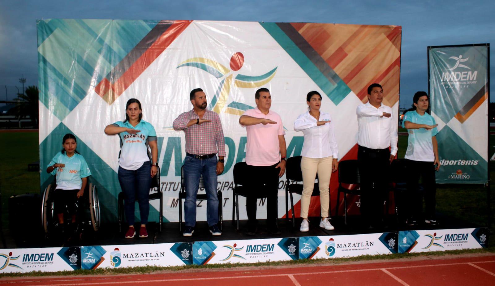 $!Abanderan a seleccion mazatleca para la etapa estatal de los Paranacionales Conade 2022