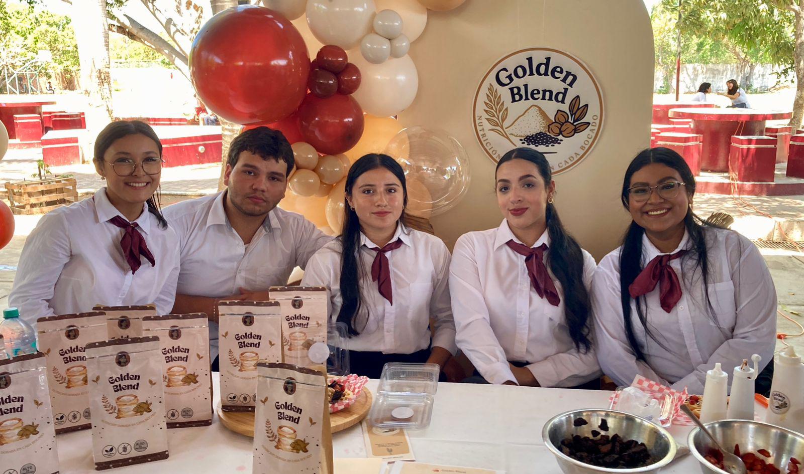 $!Valeria Plascencia, Sergio Ávila, Yocelin Covarrubias, Valentina Orpinela y Denab Carrillo.