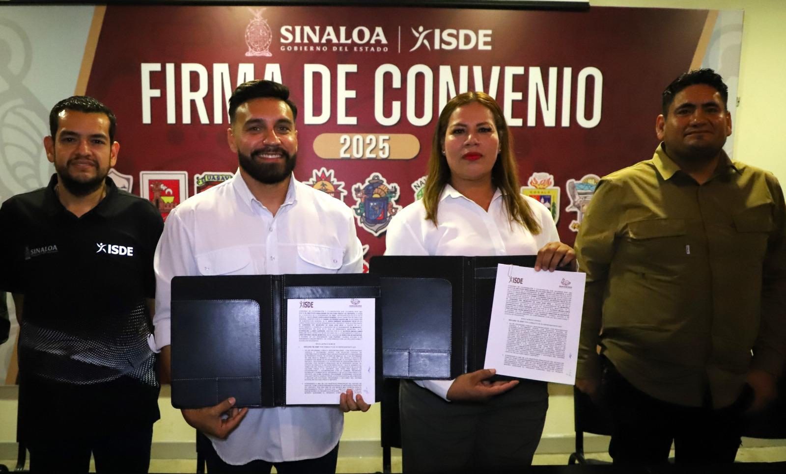 $!Mocorito y Juan José Ríos firman convenios de trabajo con el Isde