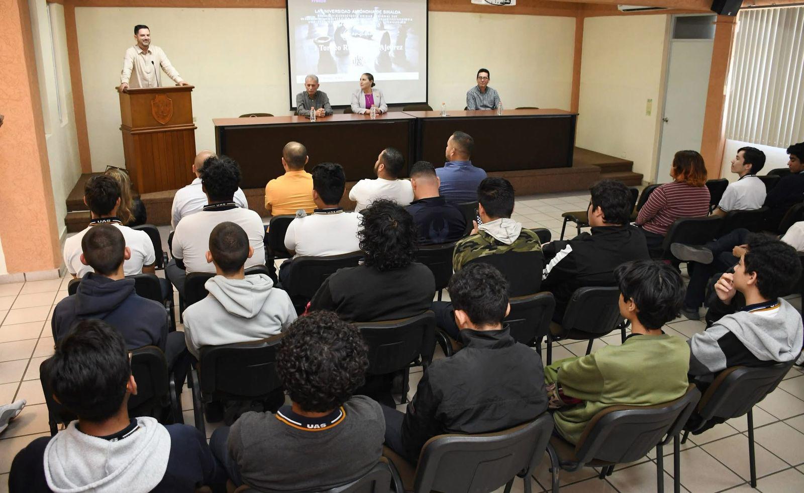$!Entre reinas y caballos, se realiza en la UAS el Primer Encuentro Regional de Ajedrez