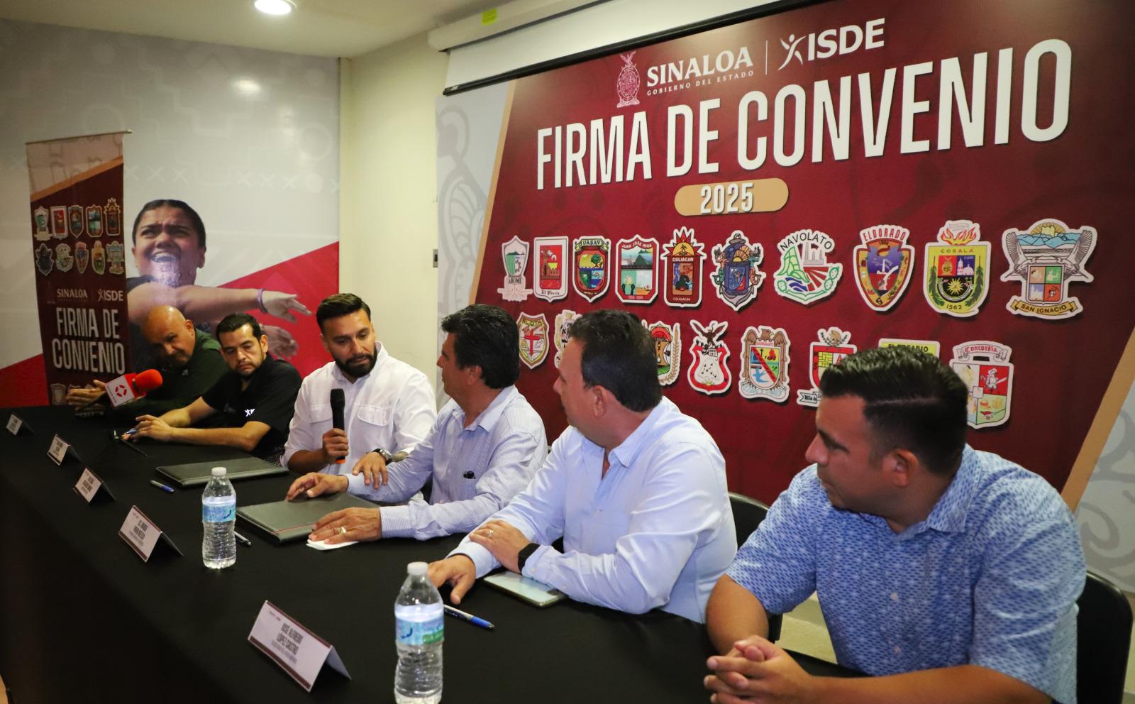$!Mocorito y Juan José Ríos firman convenios de trabajo con el Isde