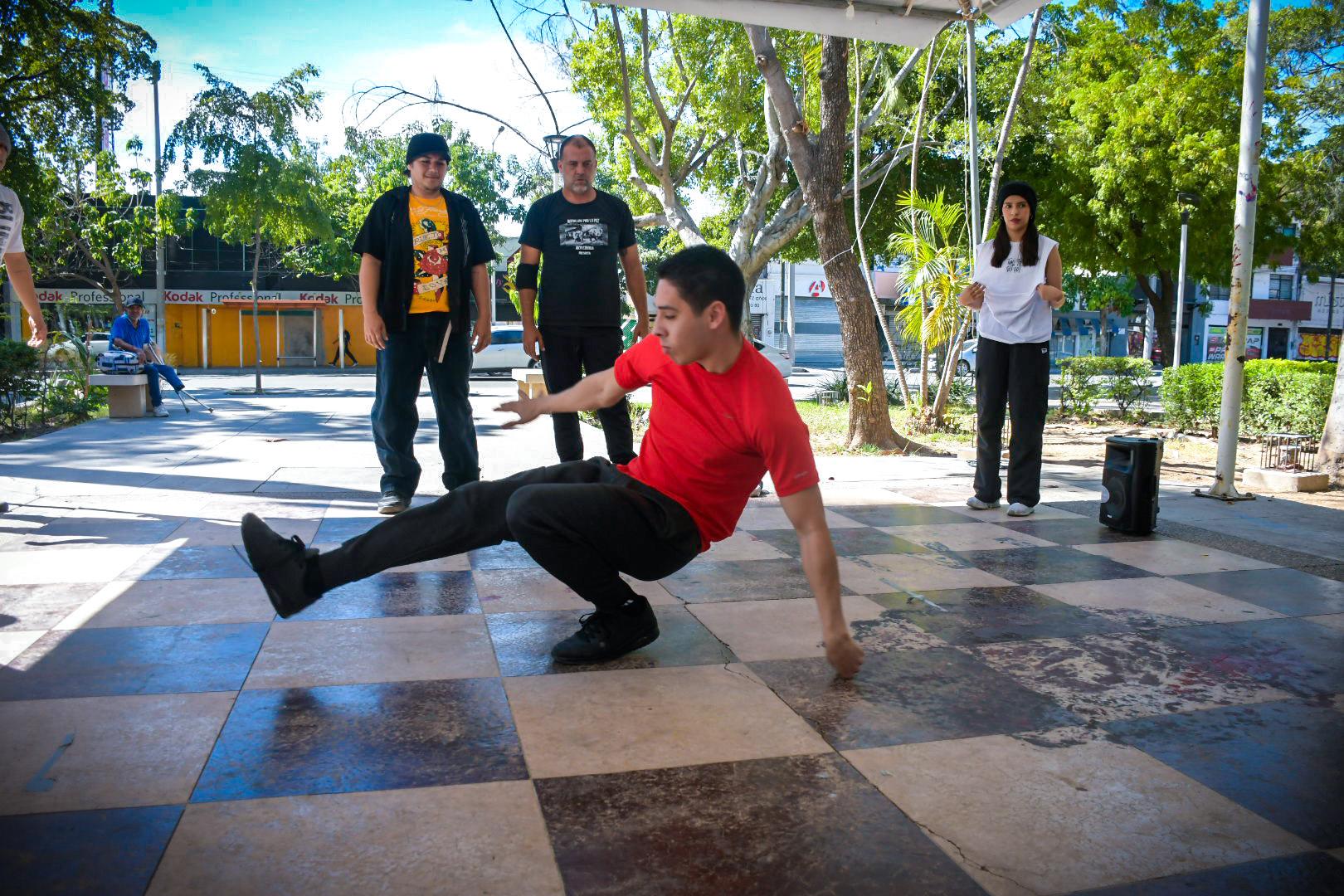 $!Bailan jóvenes en busca de la paz
