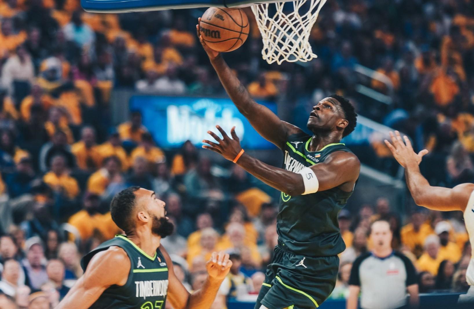 $!Los Wolves escapan a última hora de la trampa de los Warriors
