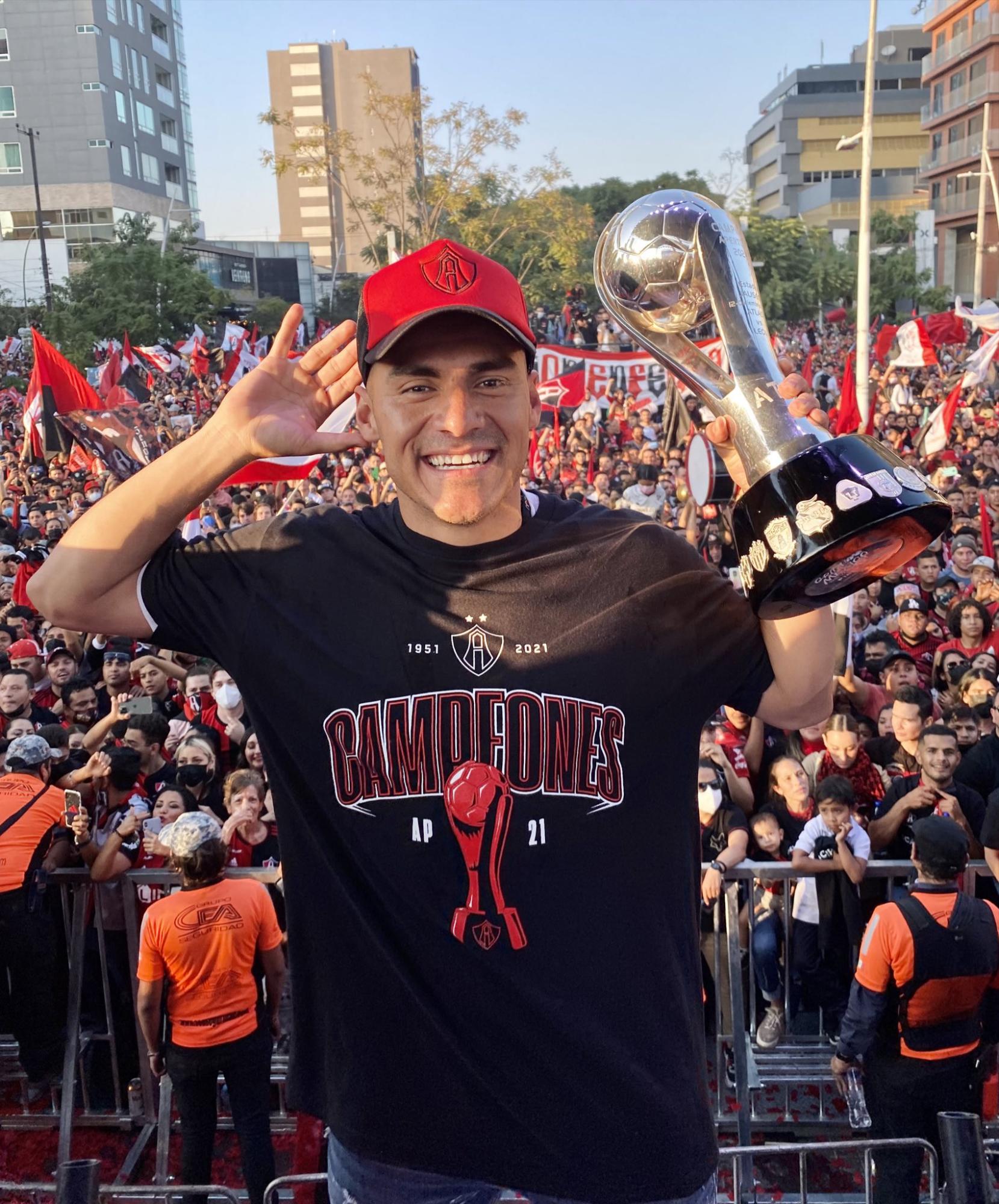 $!Guadalajara se tiñe de rojinegro, con desfile del campeón Atlas