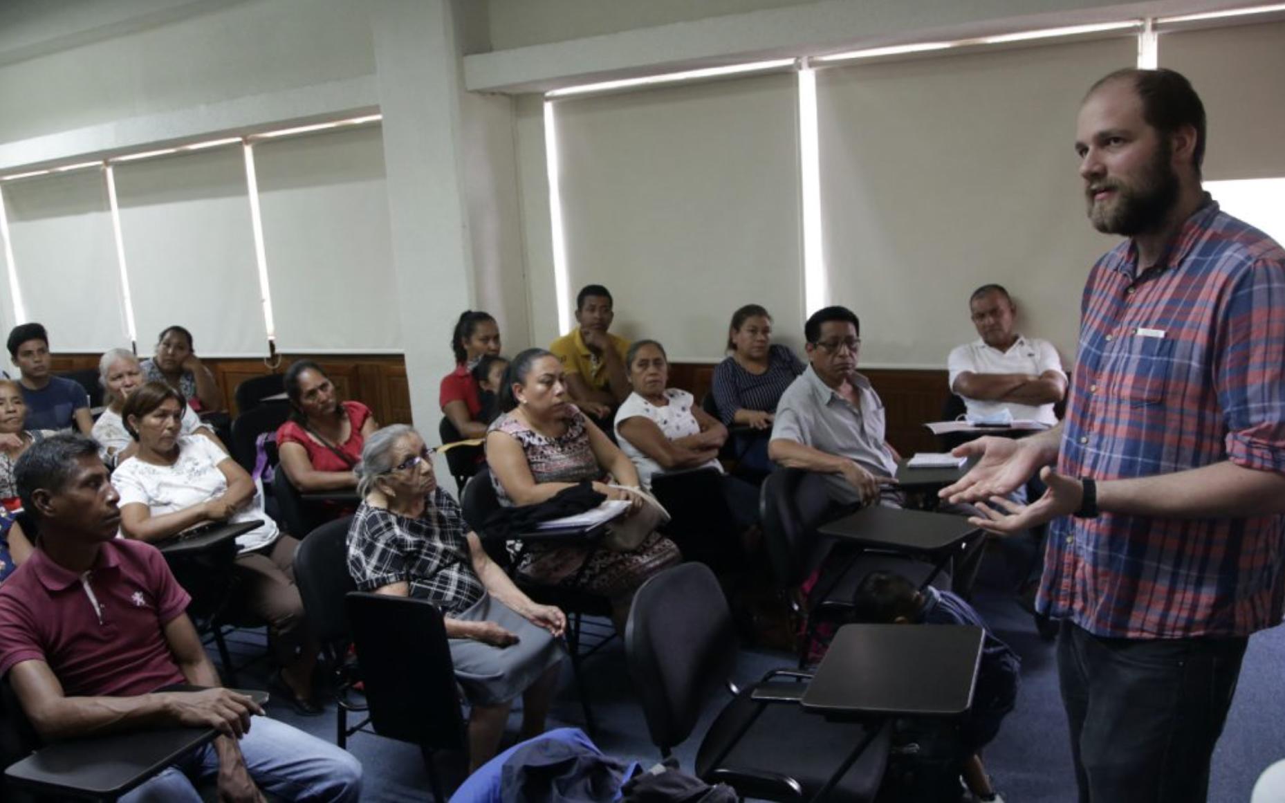 $!Javier Yankelevich reunido con familiares de víctimas de desaparición forzada.